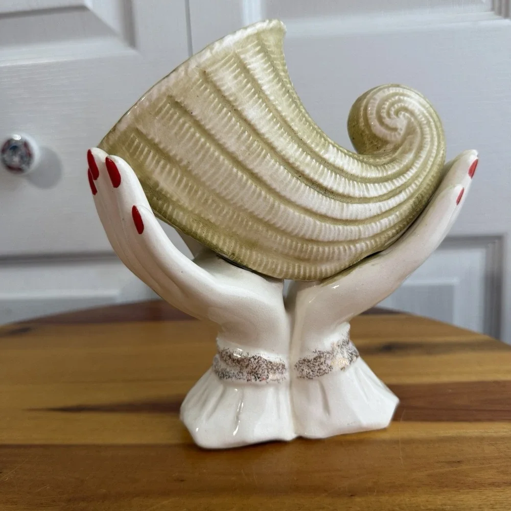 Ucagco Ceramics Japan Hands Holding Cornucopia Vase Decor 1950s‎ Cottage Antique
